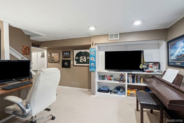 2717 Winthrop Court, Ann Arbor, MI 48104