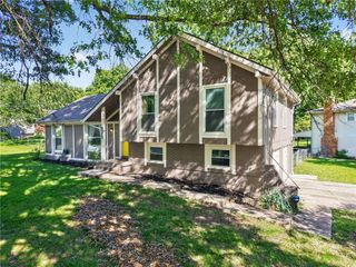 12524 Cambridge Avenue, Grandview, MO 64030