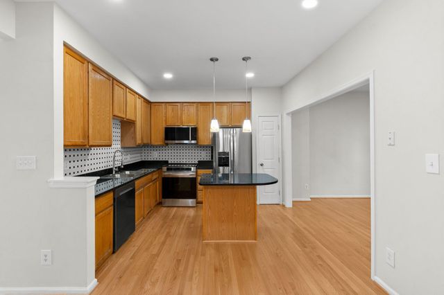 13653 SAINT JOHNS WOOD PL, Herndon, VA 20171