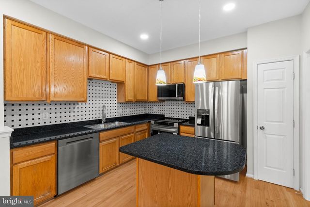 13653 SAINT JOHNS WOOD PL, Herndon, VA 20171