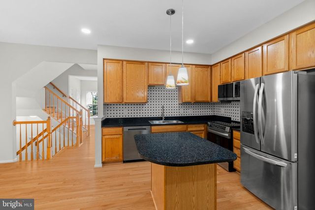 13653 SAINT JOHNS WOOD PL, Herndon, VA 20171