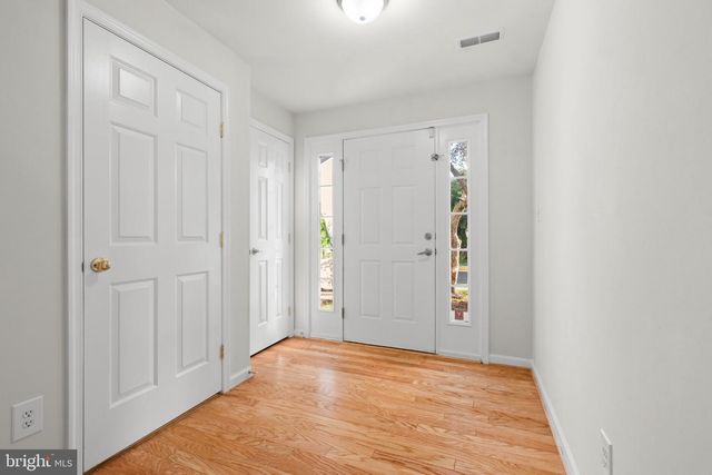 13653 SAINT JOHNS WOOD PL, Herndon, VA 20171