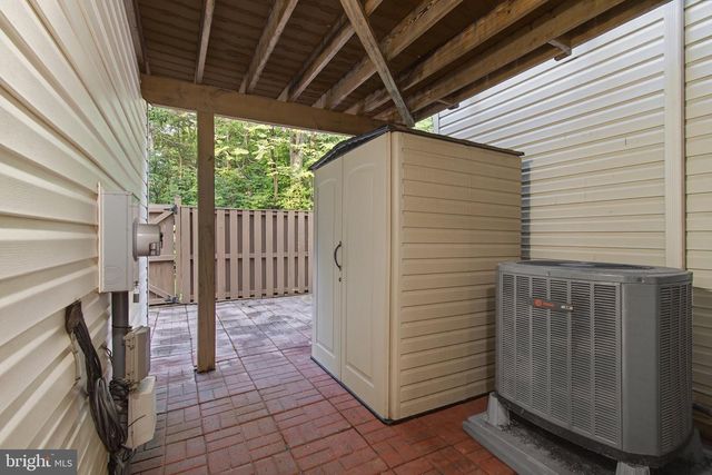 13653 SAINT JOHNS WOOD PL, Herndon, VA 20171