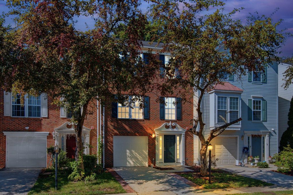 13653 SAINT JOHNS WOOD PL, Herndon, VA 20171