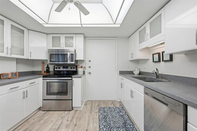 6415 MIDNIGHT PASS ROAD 211, Sarasota, FL 34242