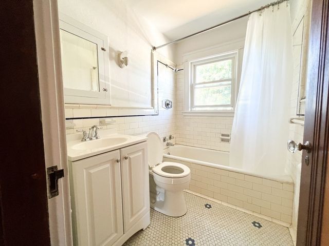 15 Ledyard 15, Wellesley, MA 02481