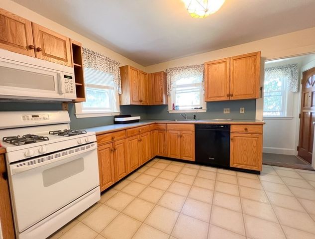 15 Ledyard 15, Wellesley, MA 02481