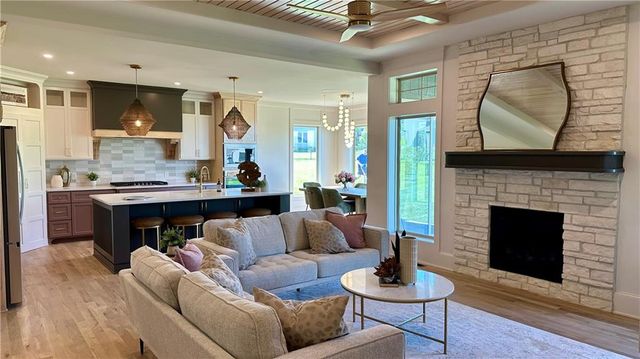 12818 W 172nd Terrace, Overland Park, KS 66221