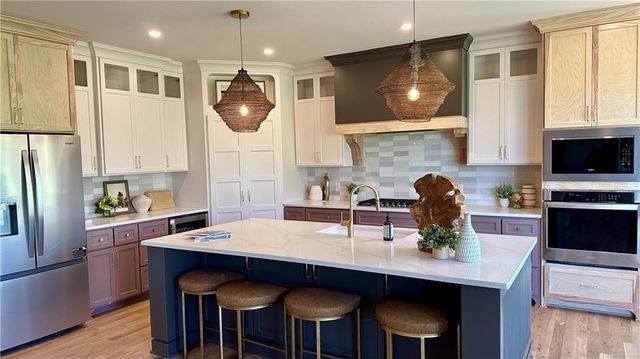 12818 W 172nd Terrace, Overland Park, KS 66221