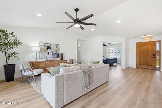 2830 E RYAN Road, Gilbert, AZ 85297