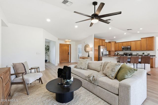 2830 E RYAN Road, Gilbert, AZ 85297