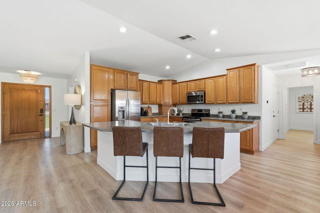 2830 E RYAN Road, Gilbert, AZ 85297