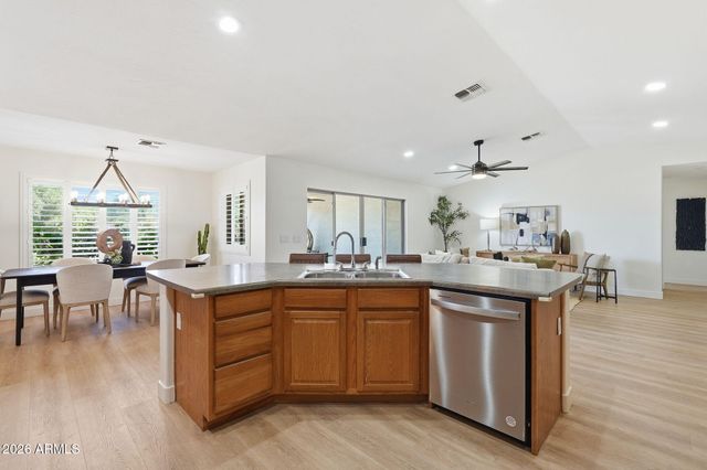 2830 E RYAN Road, Gilbert, AZ 85297