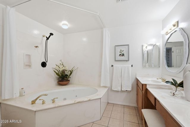 2830 E RYAN Road, Gilbert, AZ 85297