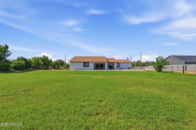 2830 E RYAN Road, Gilbert, AZ 85297