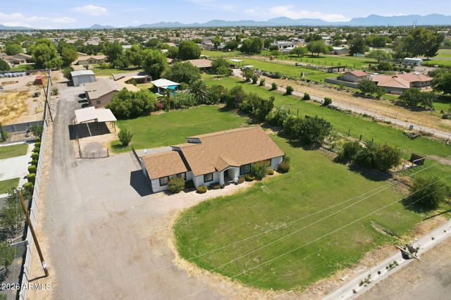 2830 E RYAN Road, Gilbert, AZ 85297