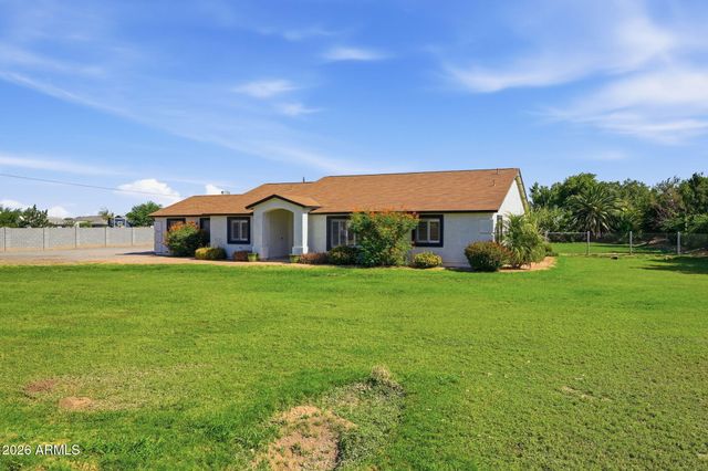 2830 E RYAN Road, Gilbert, AZ 85297