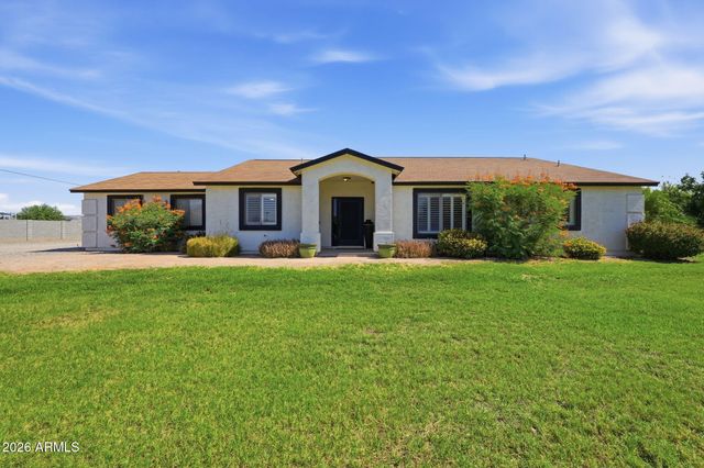 2830 E RYAN Road, Gilbert, AZ 85297
