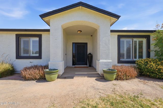 2830 E RYAN Road, Gilbert, AZ 85297