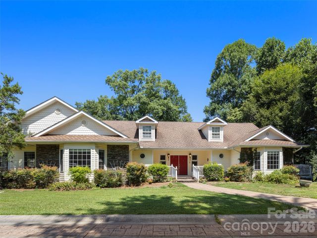 4901 Brevard Road, Horse Shoe, NC 28742