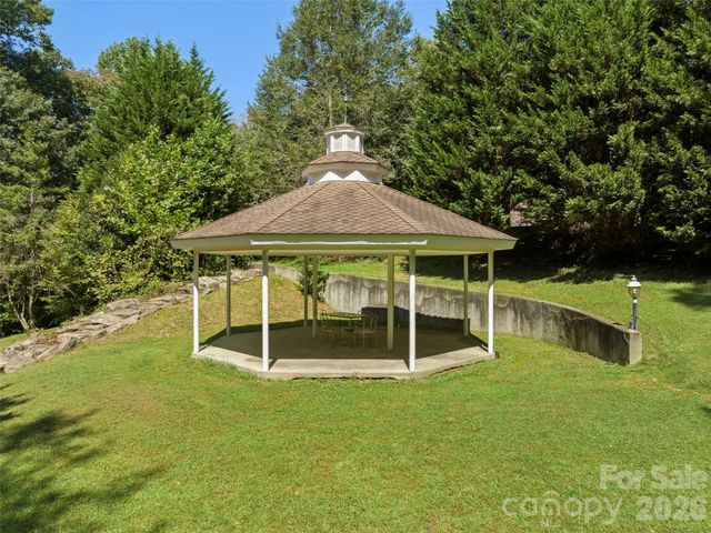 4901 Brevard Road, Horse Shoe, NC 28742