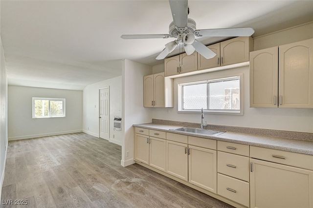 1405 East Bridger Avenue B, Las Vegas, NV 89101