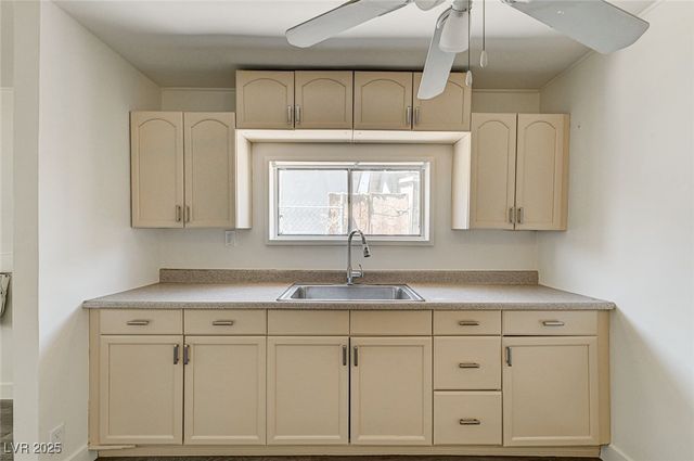 1405 East Bridger Avenue B, Las Vegas, NV 89101