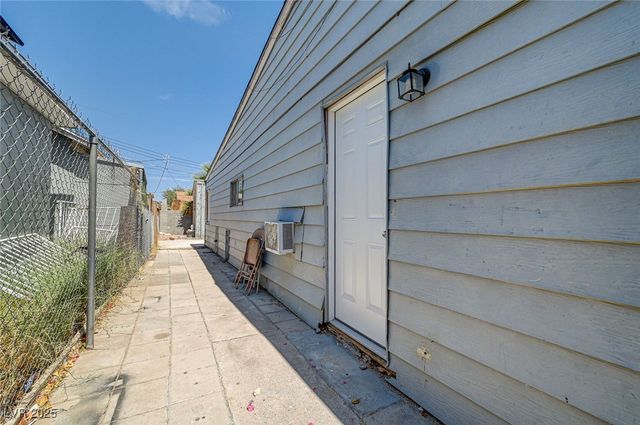 1405 East Bridger Avenue B, Las Vegas, NV 89101