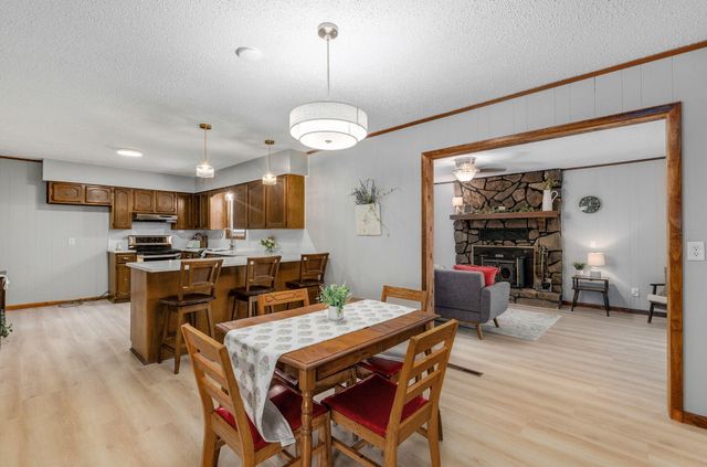 906 E Caravan Street, Springfield, MO 65803