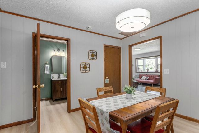 906 E Caravan Street, Springfield, MO 65803