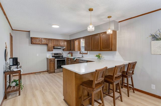 906 E Caravan Street, Springfield, MO 65803