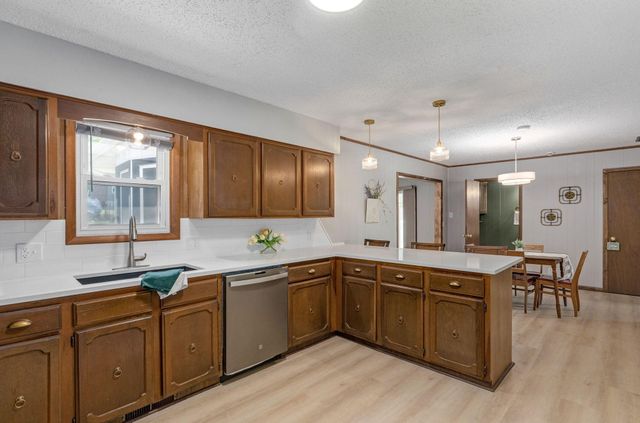 906 E Caravan Street, Springfield, MO 65803