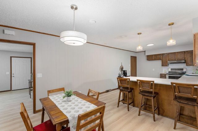 906 E Caravan Street, Springfield, MO 65803