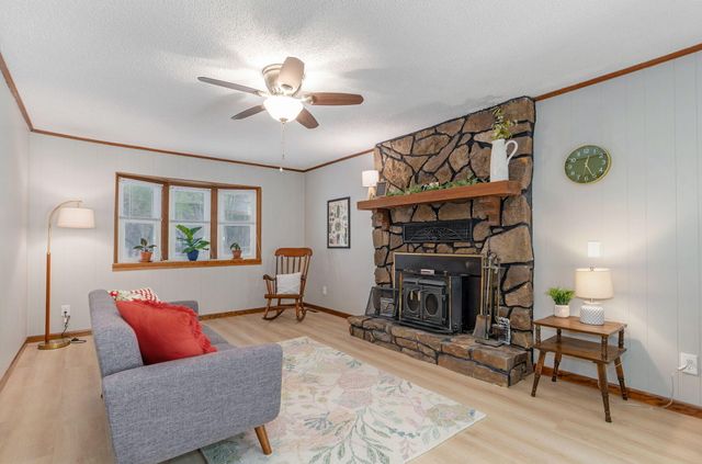 906 E Caravan Street, Springfield, MO 65803