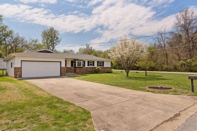 906 E Caravan Street, Springfield, MO 65803