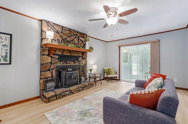 906 E Caravan Street, Springfield, MO 65803