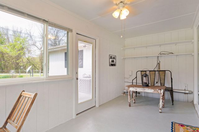 906 E Caravan Street, Springfield, MO 65803