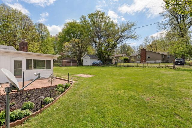 906 E Caravan Street, Springfield, MO 65803