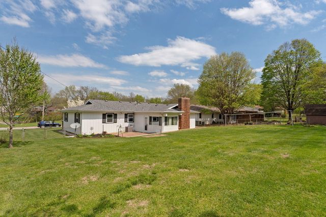 906 E Caravan Street, Springfield, MO 65803