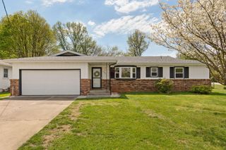 906 E Caravan Street, Springfield, MO 65803