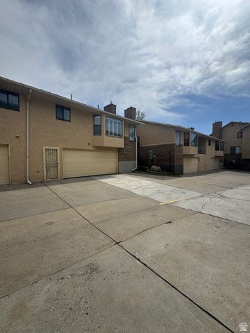 1107 E BRIGADOON CT, Holladay, UT 84117