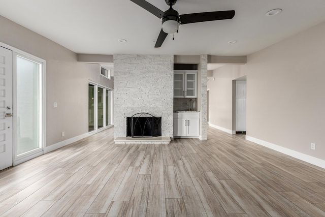 15041 N 6th Street, Phoenix, AZ 85022