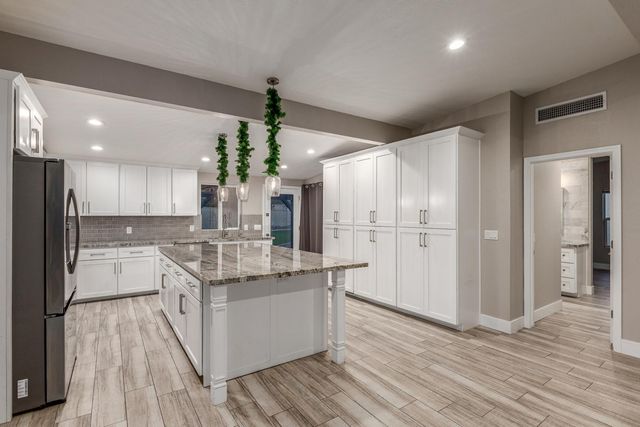 15041 N 6th Street, Phoenix, AZ 85022