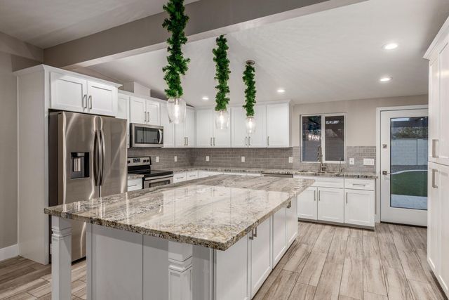 15041 N 6th Street, Phoenix, AZ 85022