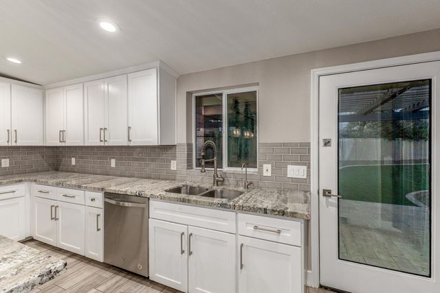 15041 N 6th Street, Phoenix, AZ 85022