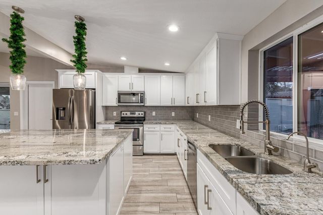 15041 N 6th Street, Phoenix, AZ 85022