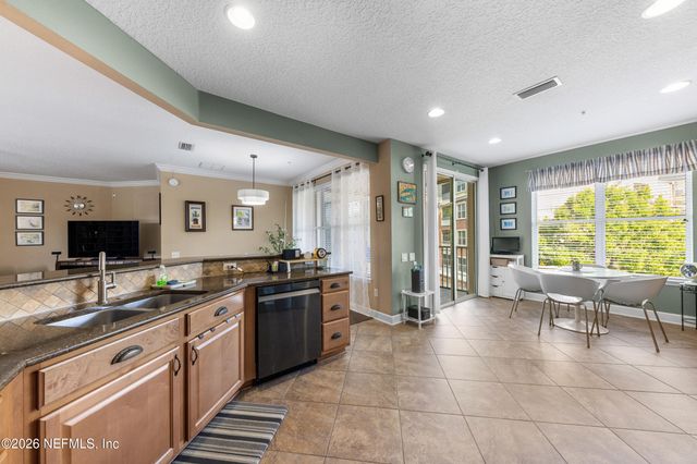 4480 DEERWOOD LAKE Parkway 238, Jacksonville, FL 32216