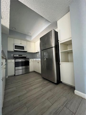 2830 S Bartell Drive 210, Houston, TX 77054