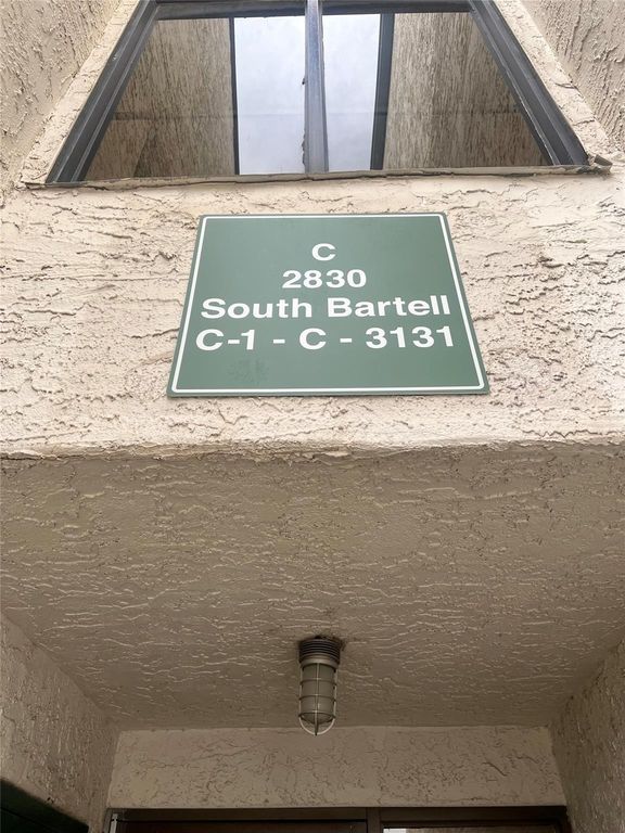 2830 S Bartell Drive 210, Houston, TX 77054