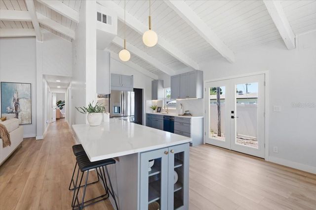 8452 6TH STREET N, St Petersburg, FL 33702